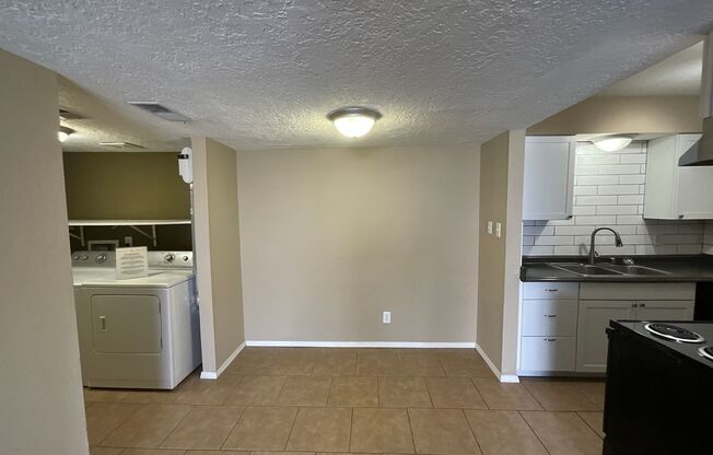 2 beds, 1.5 baths, 1,040 sqft, $1,300, Unit Unit C