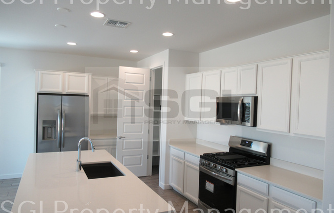 1622 W LN MIRADA DR