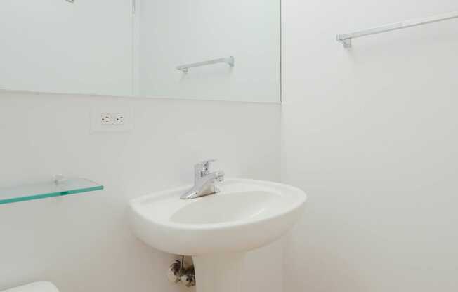 1 bed, 1 bath, 594 sqft, $5,145, Unit 17O