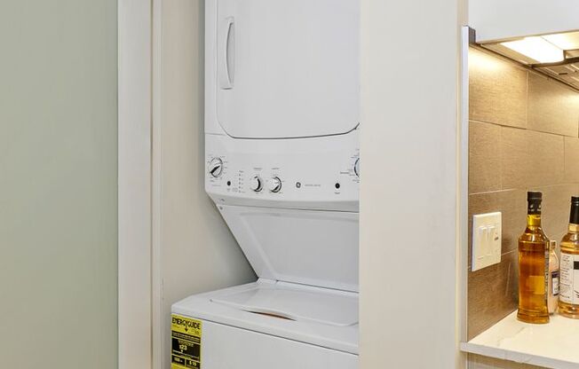 2 beds, 1 bath, 1,100 sqft, $2,700, Unit 407