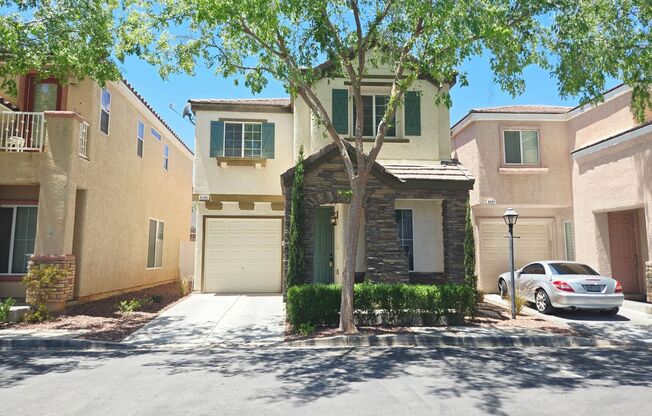 CHARMING 2 BED/ 2 BATH HOME WITH LOFT LOCATED IN LAMPLIGHT GARDENS!