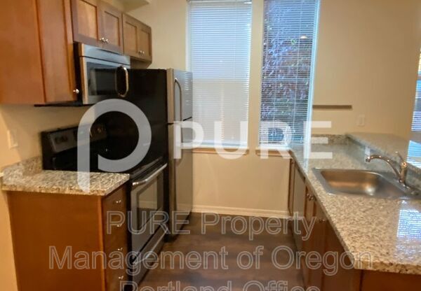 5490 SE MILWAUKIE AVE