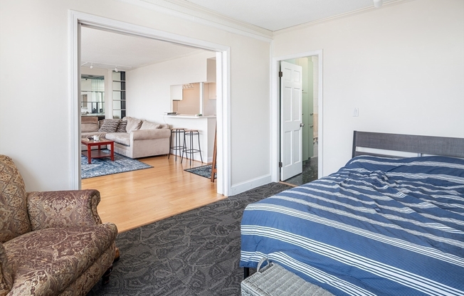 1 bed, 1 bath, 863 sqft, $4,000, Unit 40E