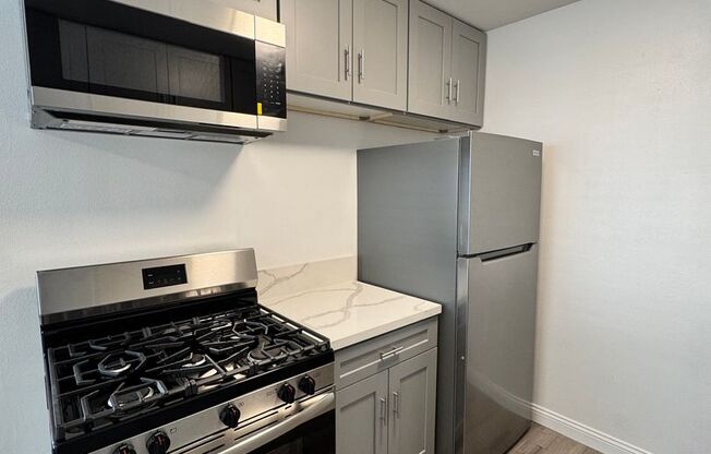 1913 11th St - TWO bedrooms AVAILABALE !