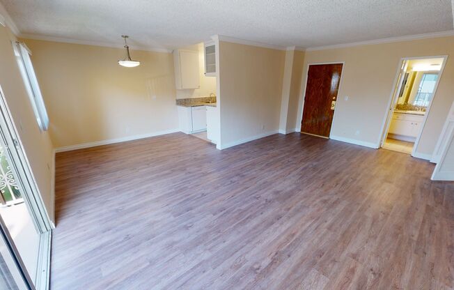 Hamel Granada Apartments..Gorgeous Apartment Available...CALL NOW!