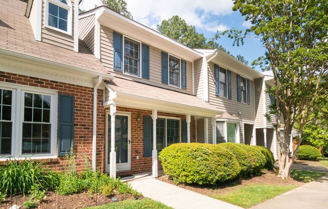 Beautiful Townhome 5 Mins to Duke & 10 mins to Downtown!