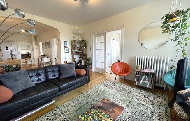 2 beds, 1 bath, 880 sqft, $2,900, Unit 51