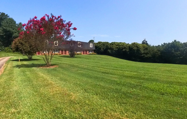 2 beds, 1.5 baths, 907 sqft, $1,300, Unit 14F