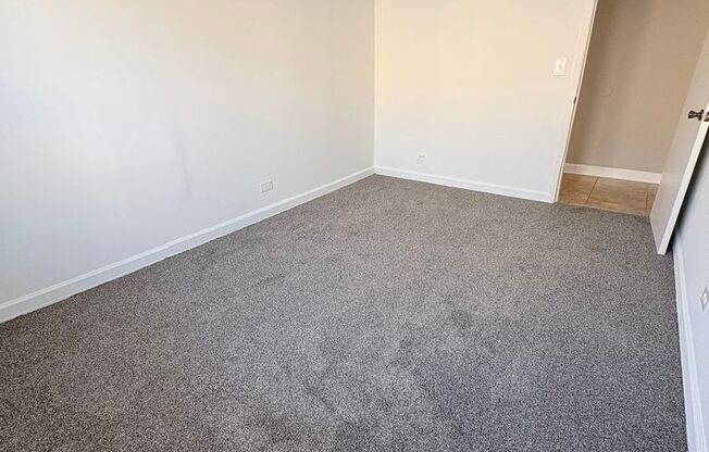 2 beds, 1 bath, 930 sqft, $1,250, Unit WL 302