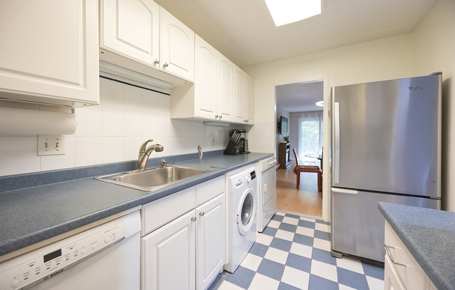 2 beds, 2 baths, 1,030 sqft, $2,900, Unit 43B