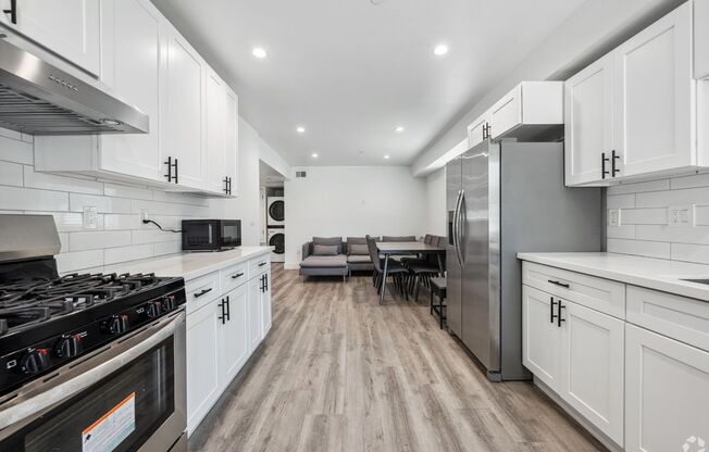 MH 1297 W 36th St