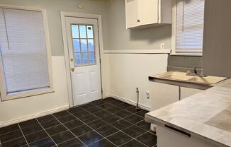 2 beds, 1 bath, $800