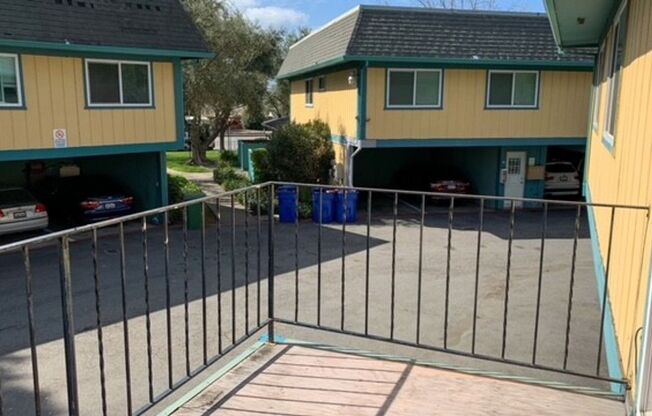 $2490 / 2 BEDROOM / 1 BATHROOM- HUGE REMODELED APARTMENT IN IRVINGTON AREA OF CENTRAL FREMONT