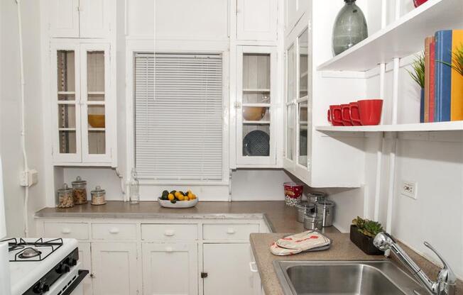 Breton Apartments in Minneapolis, MN Kitchen