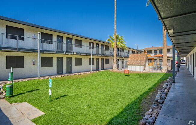 Studio, 1 bath, 300 sqft, $979, Unit 15