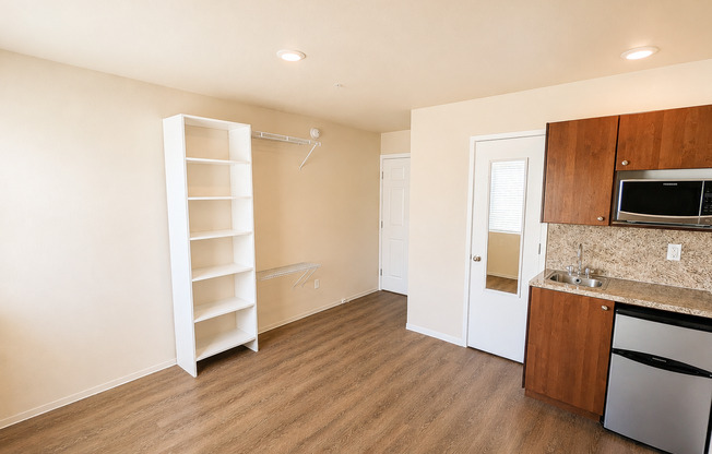 Studio, 1 bath, 154 sqft, $1,075, Unit 507