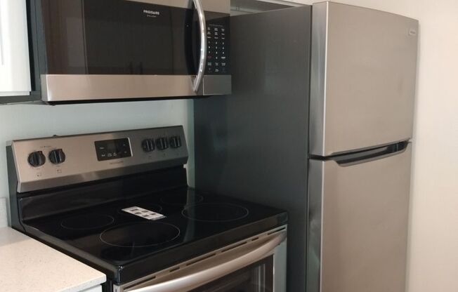 2 beds, 1 bath, 825 sqft, $2,450, Unit 2