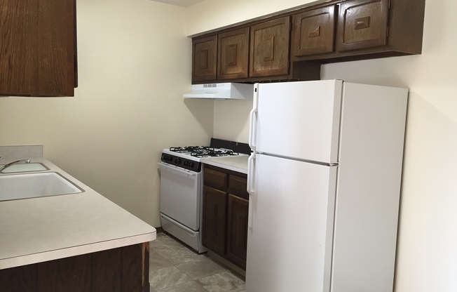 2 beds, 1 bath, 900 sqft, $1,100, Unit 214