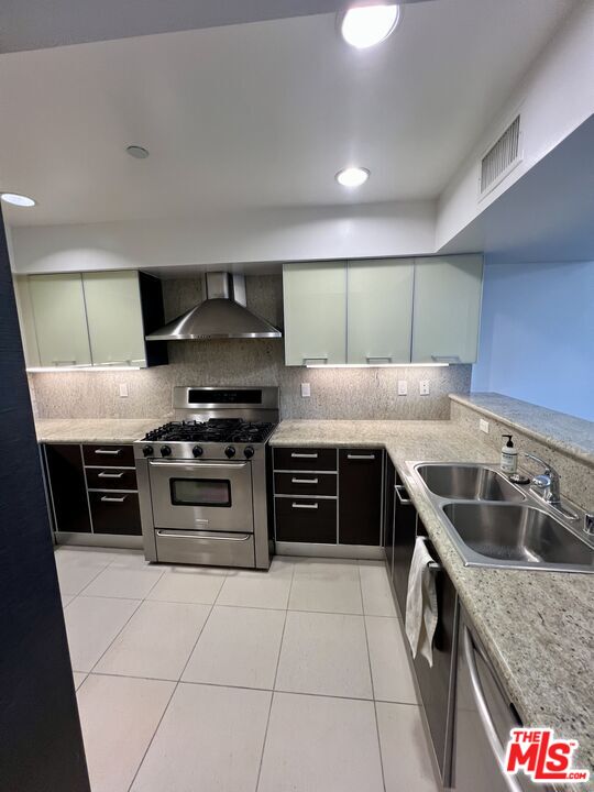 1353 N. FULLER AVE #101