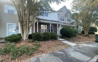 Adorable 2 bedroom 2.5 bathroom townhome | Located in the heart of Charlotte, NC