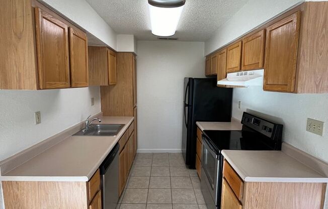 2 beds, 1 bath, 779 sqft, $1,100, Unit 168