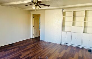 2 beds, 1 bath, $895