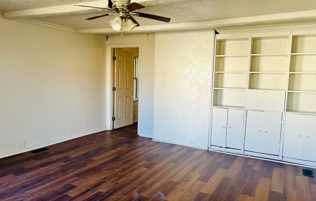 2 beds, 1 bath, $895