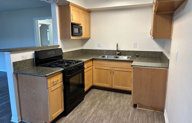 2 beds, 1 bath, 900 sqft, $2,595, Unit 0087