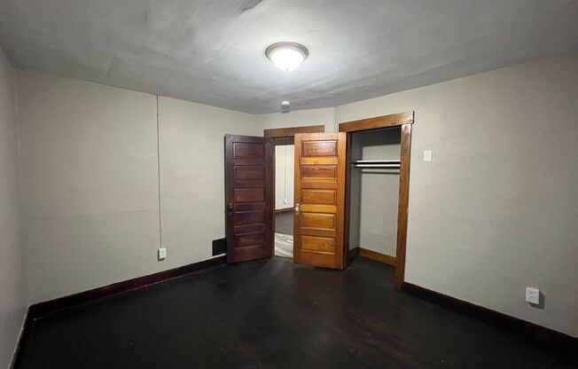 3 beds, 1 bath, $1,275