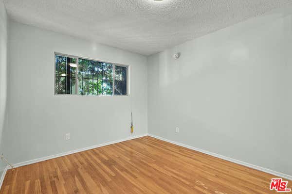 2 beds, 1 bath, 956 sqft, $3,250