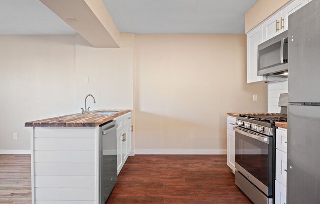 560-562 37th Ave NE