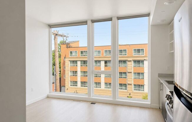 Studio, 1 bath, 422 sqft, $1,550, Unit Unit 304