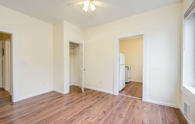 Studio, 1 bath, 359 sqft, $1,195, Unit 203