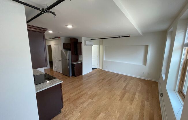 1 bed, 1 bath, 650 sqft, $1,375, Unit Apt 202