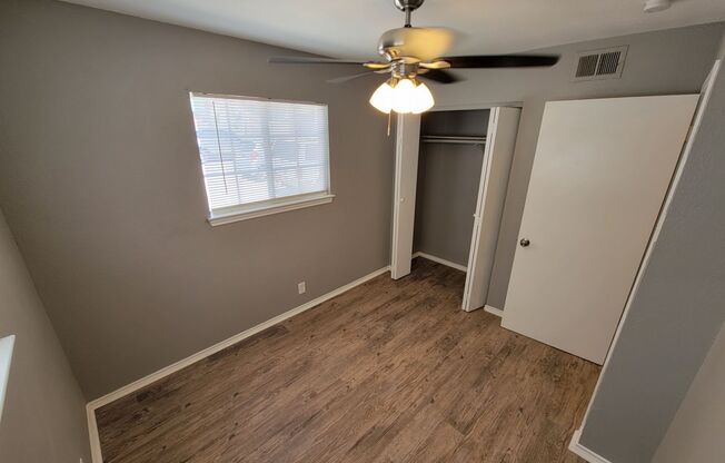 2 beds, 1 bath, $925, Unit 501