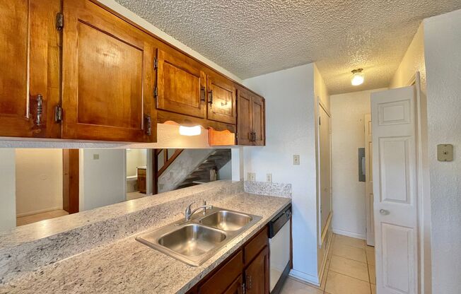 2 beds, 1.5 baths, 1,143 sqft, $950, Unit 4806 A Rainbow Circle