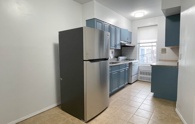 3 beds, 1 bath, $2,975, Unit 2