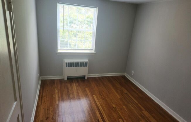 2 beds, 1 bath, 897 sqft, $2,265, Unit A-05