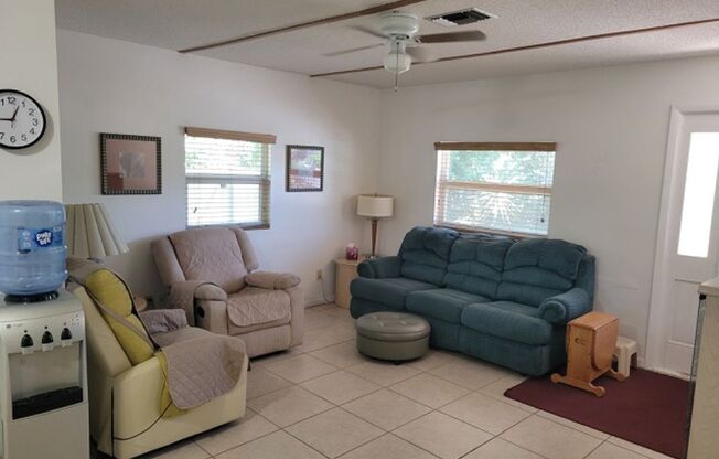 Quaint yet spacious 2/1 duplex avaliable furnished or unfurnished