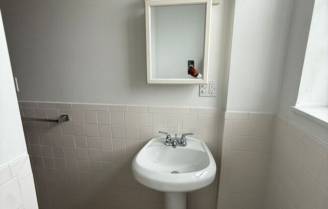 2 beds, 2 baths, 1,303 sqft, $2,200, Unit New King Edward  501