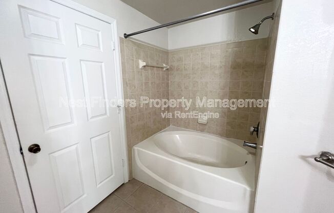 1 bed, 1 bath, 920 sqft, $1,350, Unit 1125