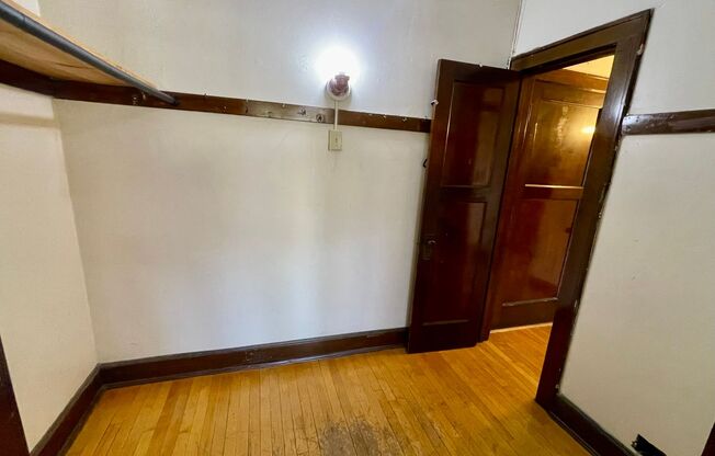 1 bed, 1 bath, $1,025, Unit 17