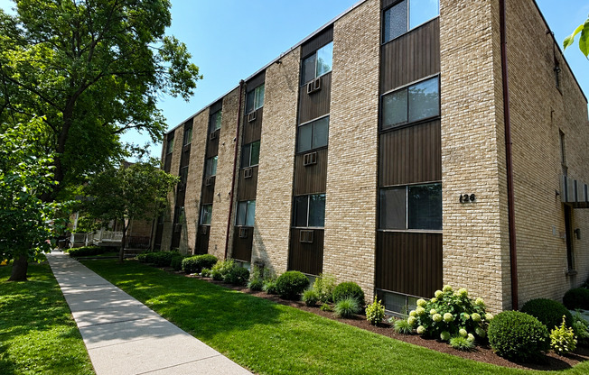 Studio, 1 bath, $1,099, Unit 126-3B