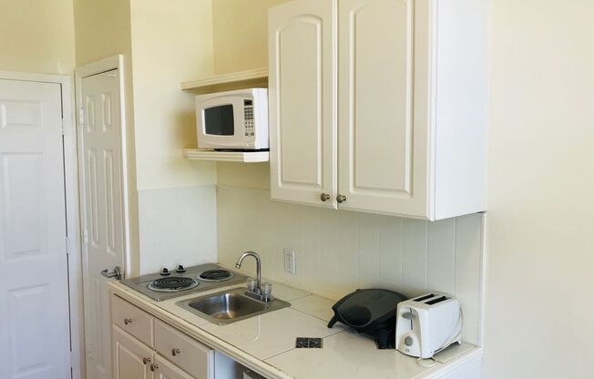 Studio, 1 bath, $1,195, Unit 209