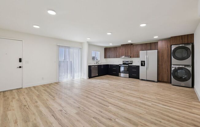 2 beds, 2 baths, 852 sqft, $2,927, Unit 604