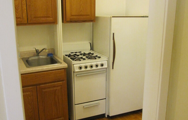 1 bed, 1 bath, 350 sqft, $980, Unit 9