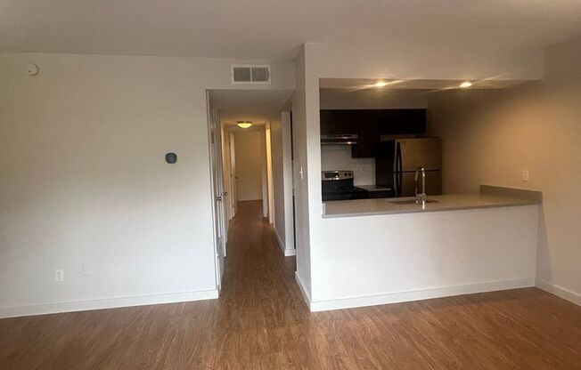 2 beds, 2 baths, 950 sqft, $1,715, Unit WWK-217