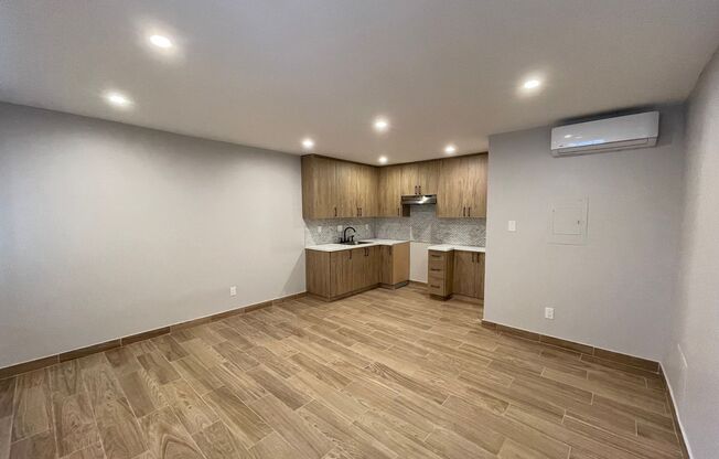 1 bed, 1 bath, $2,400, Unit Unit 9