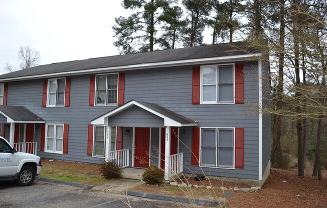 2 Bedroom Townhome available 6/1/2025 - near hospital and shopping mall