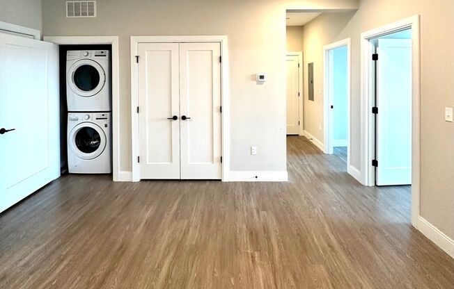 2 beds, 1 bath, 915 sqft, $3,425, Unit Unit 402